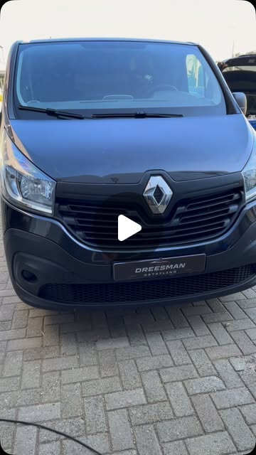 Renault Trafic werkbus na Werkbus reiniging door Dreesman Detailing